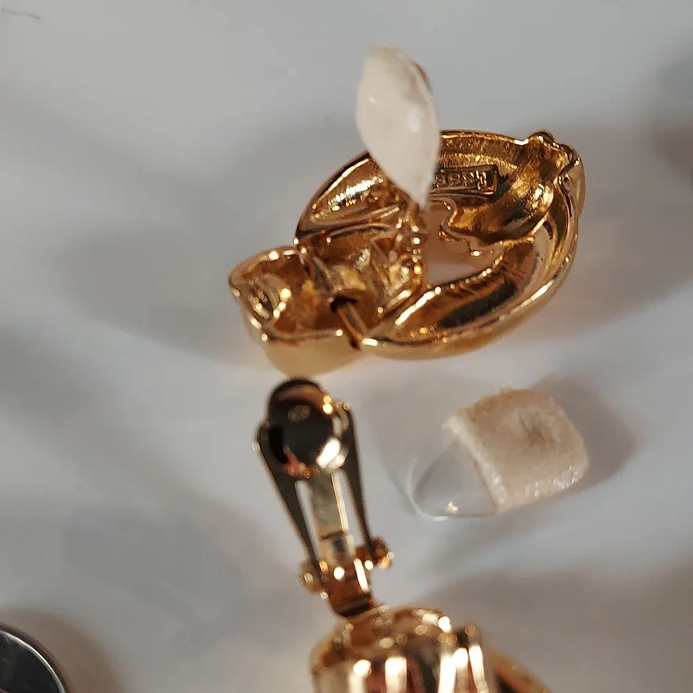 Vintage Essex Gold-plated Chunky Door Knocker Clip-on Earrings